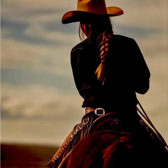 Meet your Posher, Cicily - Picture 1 of 1